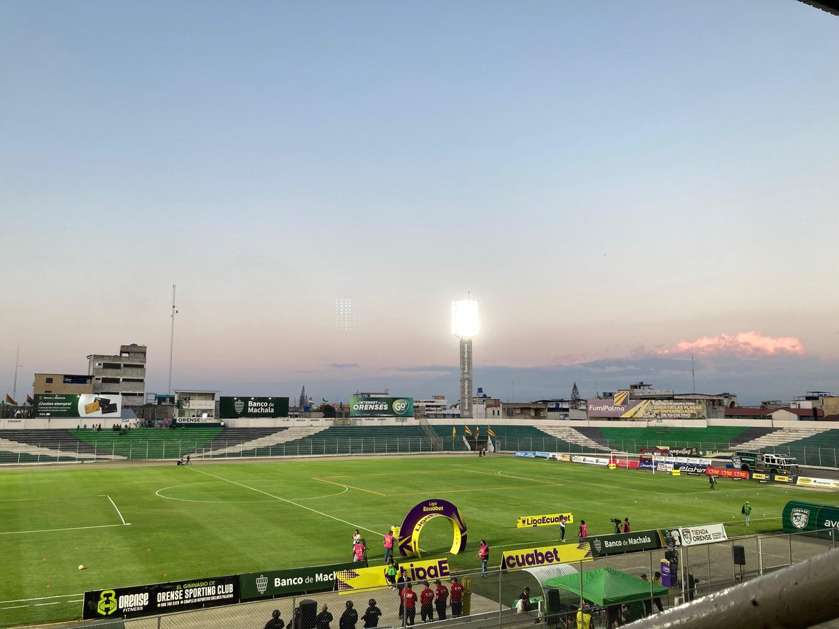 La jornada sabatina se cierra en #Machala. Con el partido #Orense 🆚 #MushucRuna y ahí está el lente de #Directfutbol
📸: <a href="/Cristhian_96_/">Cristhian Torres</a>