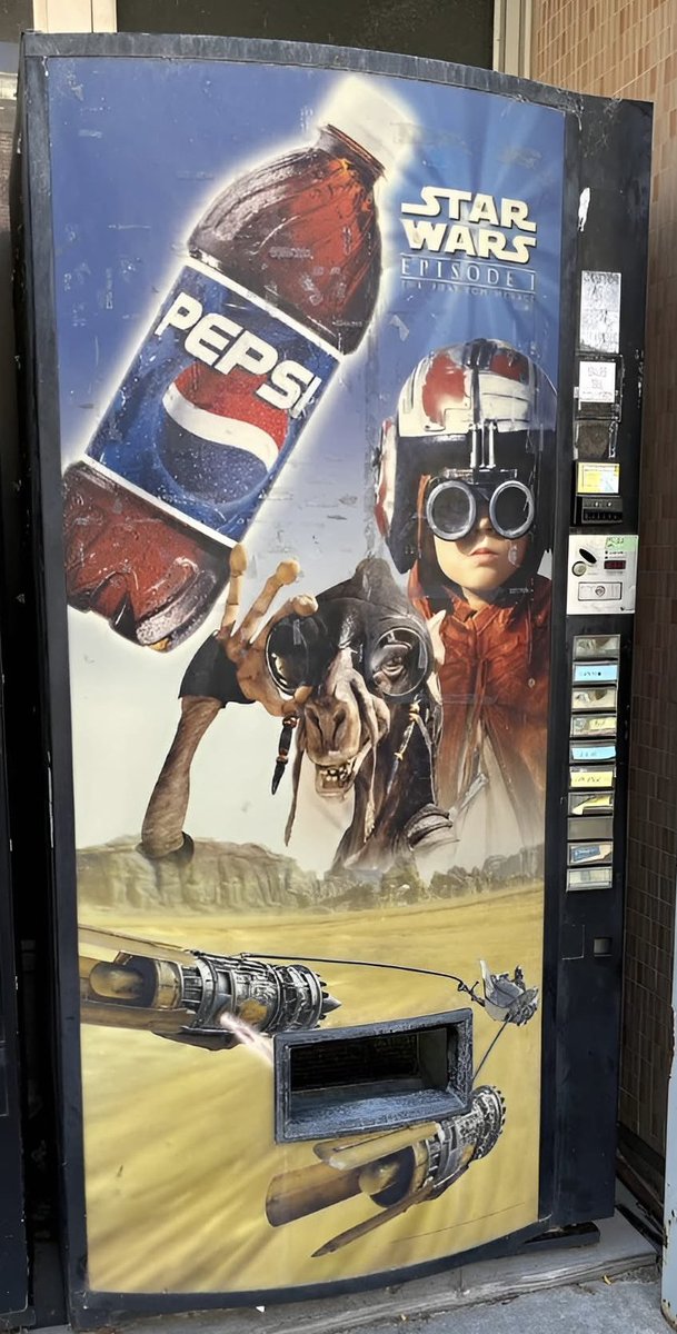 rareAFclips's tweet image. I can’t believe this Star Wars episode 1 soda machine is still around 😂

#starwars #phantommenace #sodamachine #meme #funny