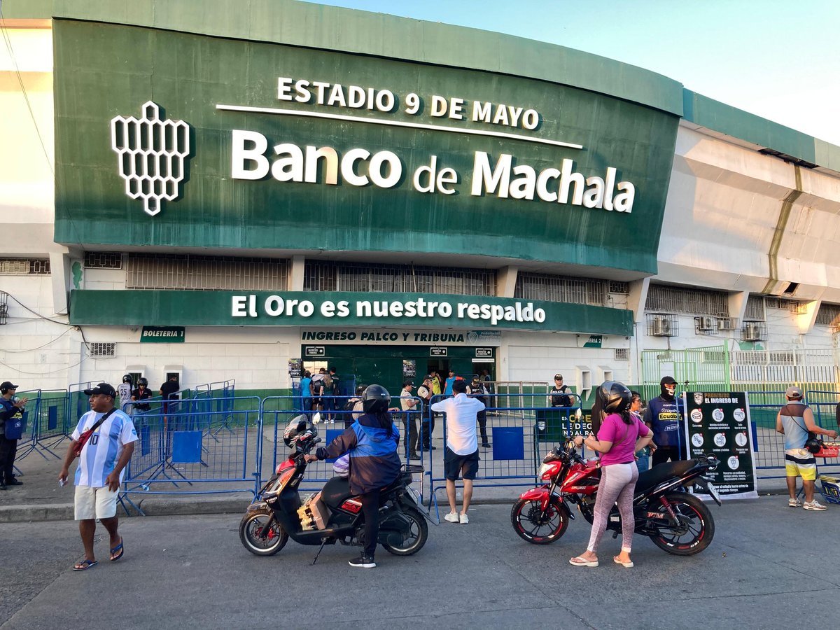 Los hinchas del #Orense empiezan a llegar al estadio Nueve de Mayo de #Machala para presenciar el cotejo vs #MushucRuna. 19h00
📸: <a href="/Cristhian_96_/">Cristhian Torres</a> para #Directfutbol