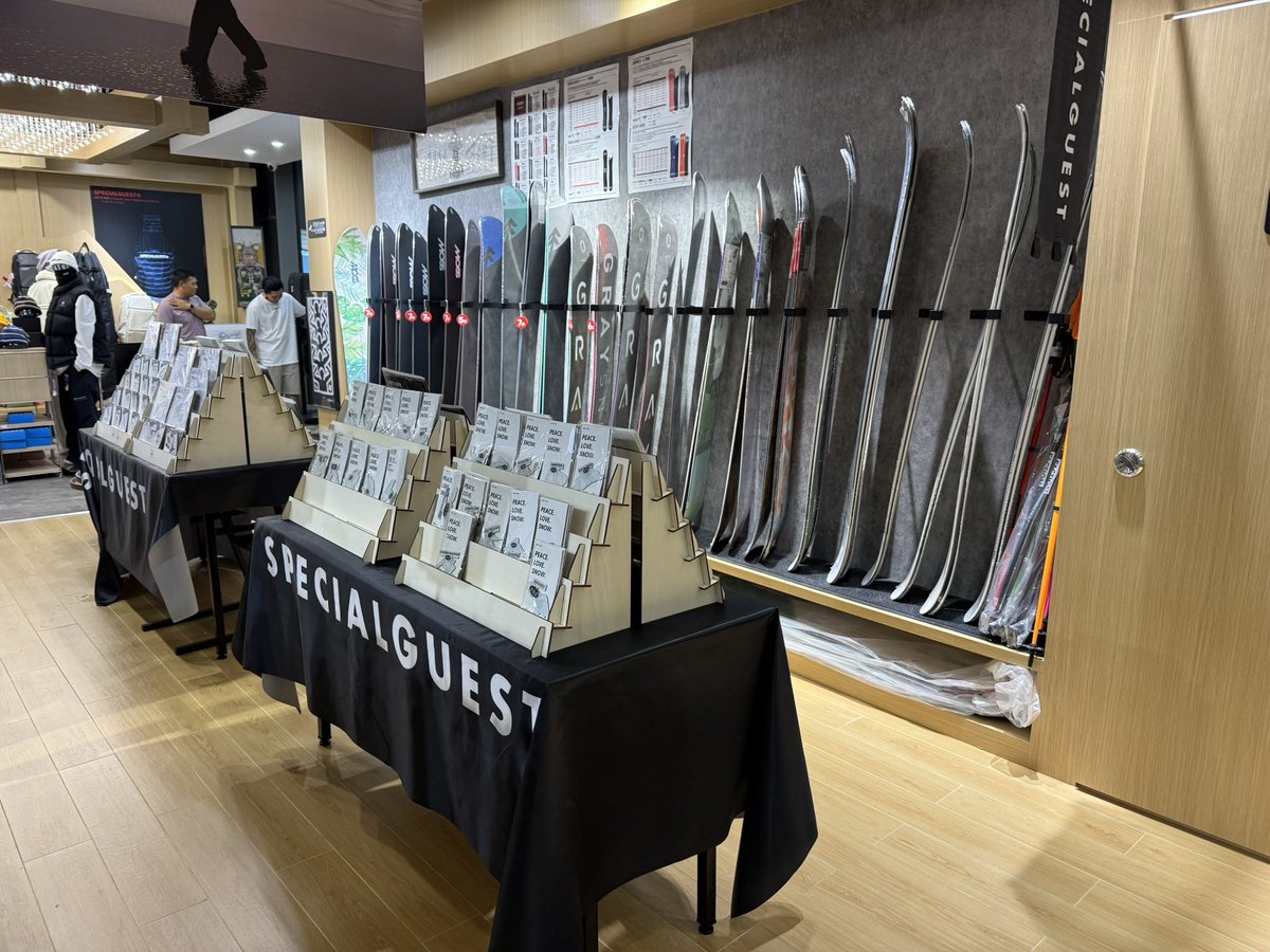 中国で販売中のスノーボードの価格を見てきました。OGASAKA FC （8999元/約19万円）
FIELD EARTH G143（5398元/約11万円）
YONEX SMOOTH（6900元/約14万円）