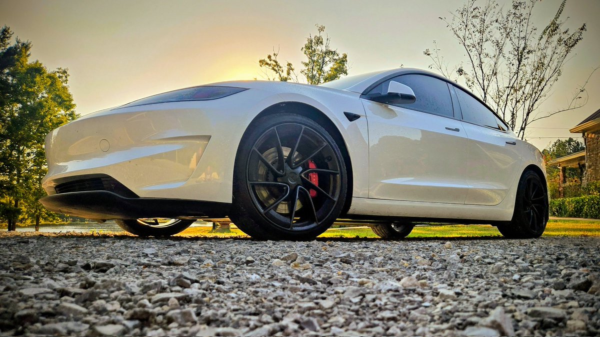 Tech_Dad89's tweet image. Absolutely love this car! Not one ounce of buyers remorse. #Tesla #TeslaModel3Performance #TeslaModel3 #Model3 #FSD @Tesla