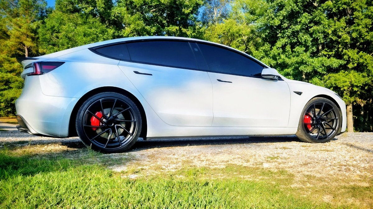 Tech_Dad89's tweet image. Absolutely love this car! Not one ounce of buyers remorse. #Tesla #TeslaModel3Performance #TeslaModel3 #Model3 #FSD @Tesla