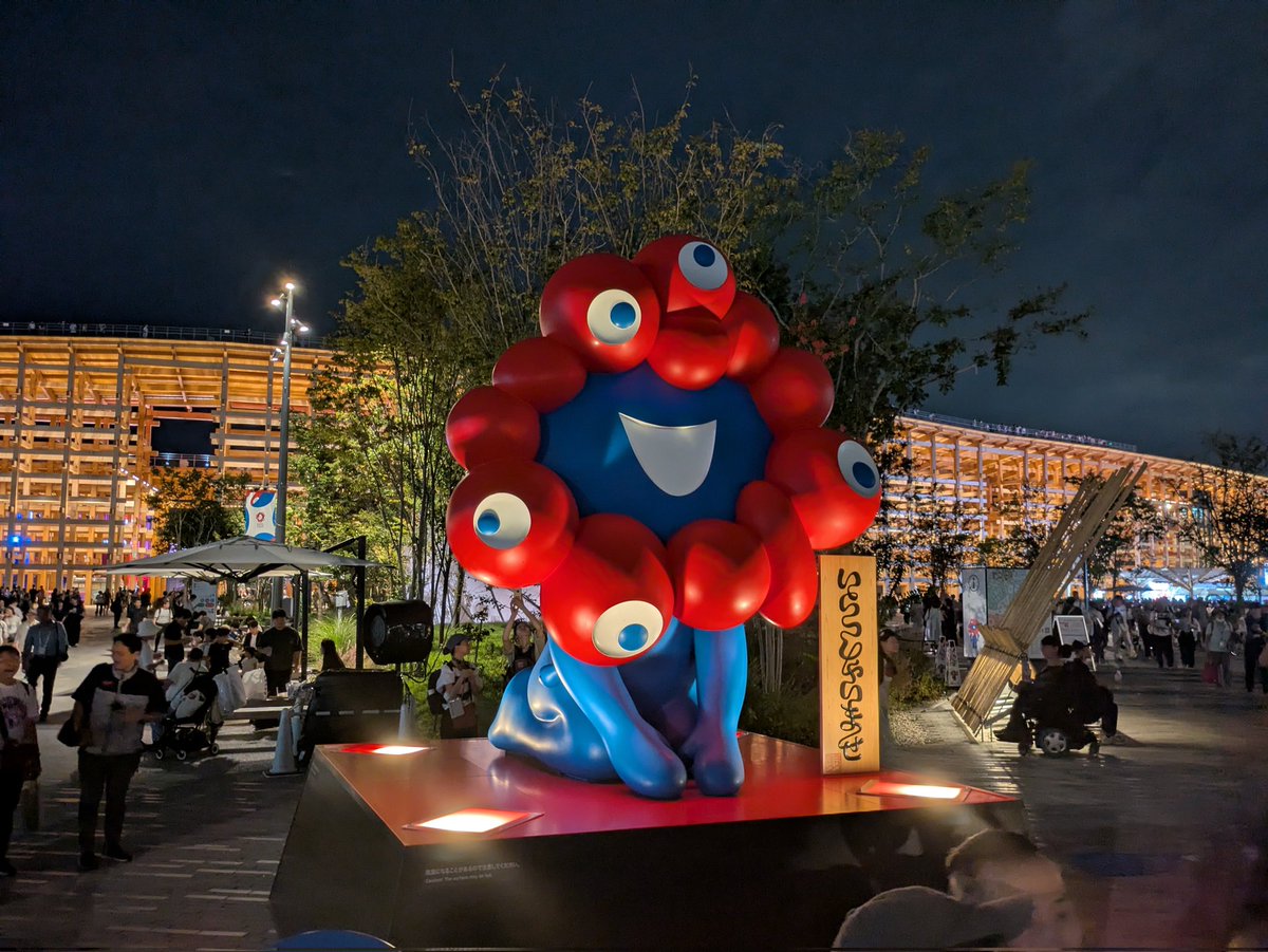 linlichun's tweet photo. 昨日、夜間券で行ってきましたよ。

万博。EXPO70。

少し気温が下がって助かった。

たくさん見るなら何日か来ないと無理です。

夜のミャクミャク様。これがあるとなんか邪神教のイベントみたいな。 https://t.co/7wChBNVdXF