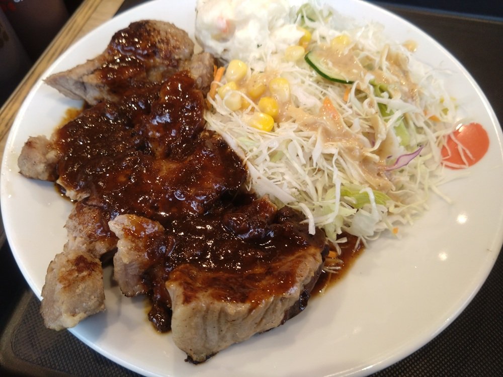 シビ辛麻辣トンテキ定食

店舗限定時に極厚で美味しくて大満足だった１品👍
今回は辛子付きで改善されて登場🤩
本当に食べ応えがあって美味しい❗

納得出来るメニューでも軽く1000円超えのメニューはコスパ的には😱😱😱😱😱
まぁ、今までが安かったんだよね。