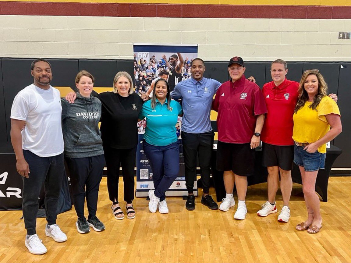CoachGCF's tweet image. Had a great time presenting today at the @MWUnitedInc Heads Up Coaching Clinic in Charlotte about @Davidson_WBB. Thanks to all that came out to get better! #GrowTheGame