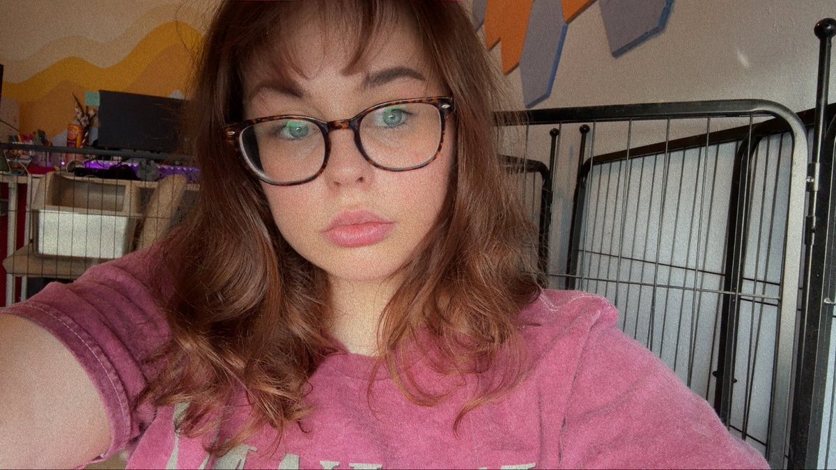 okaylaney's tweet photo. chopped my hair off 😱 https://t.co/a8mfq5F1nd