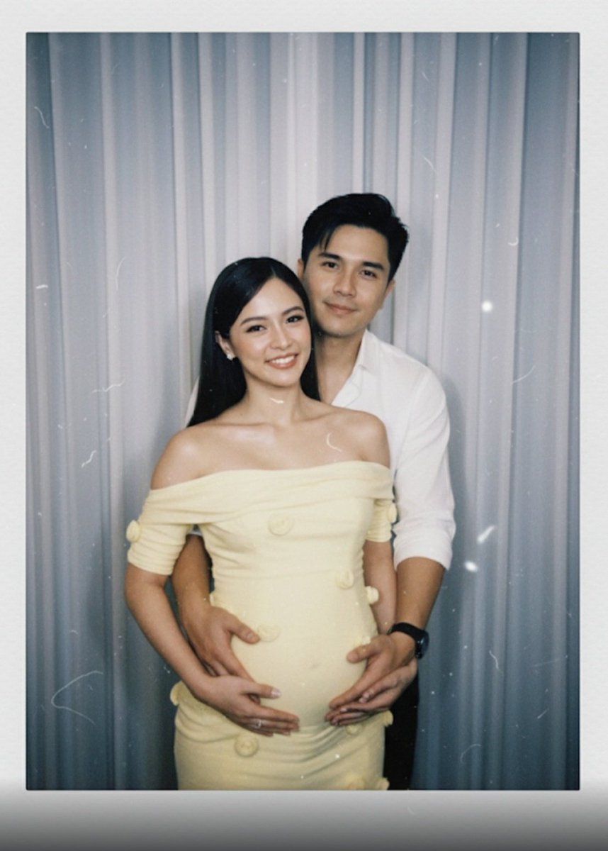 _jeheyniii's tweet image. Oh pang-timeline cleanse lang ng konti hahaha ito naman ay isang AI generated vision lang ng manifestation nating mangyari one day 🙏