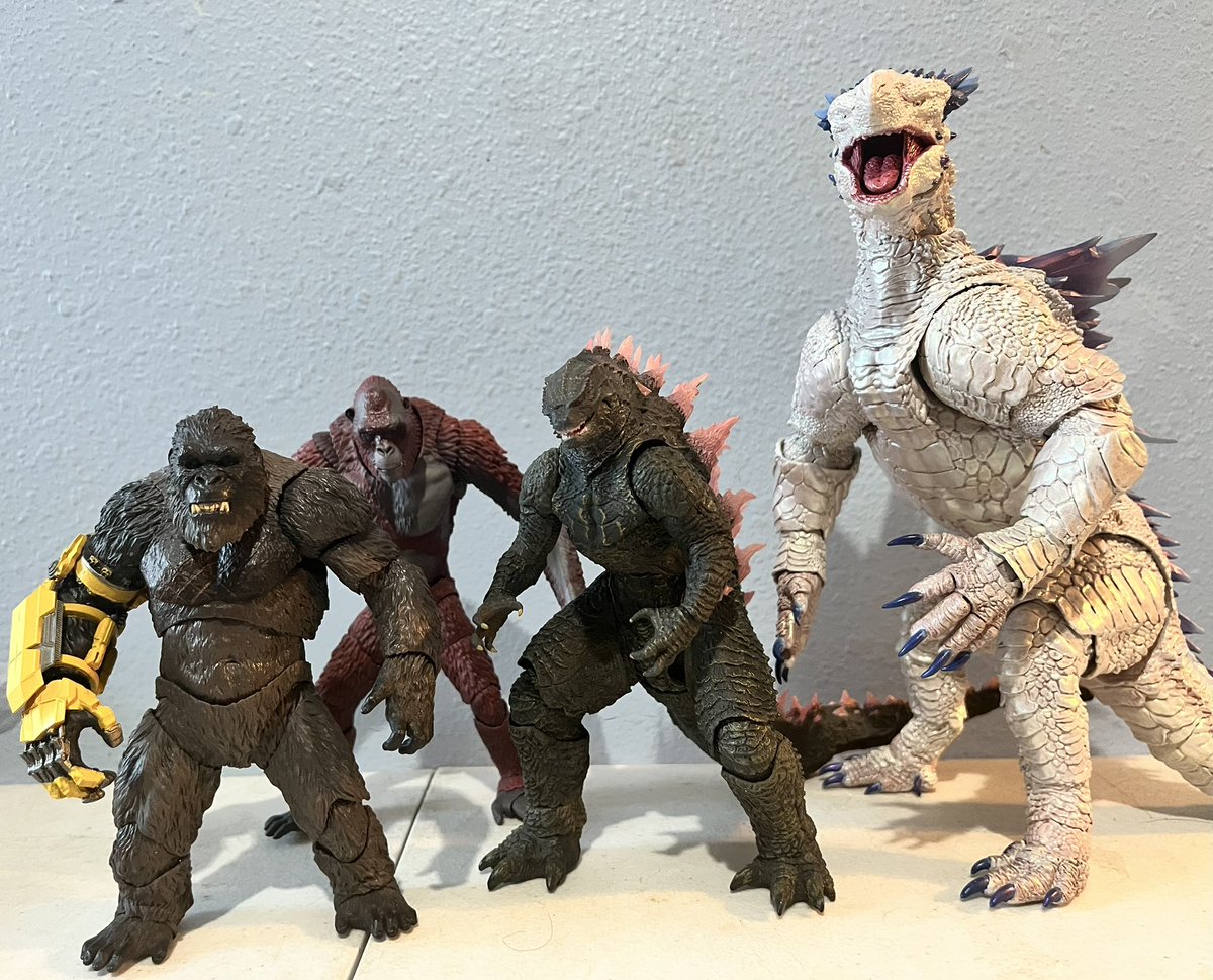 Found Hiya Shimo at GameStop. Another figure to the Monsterverse display