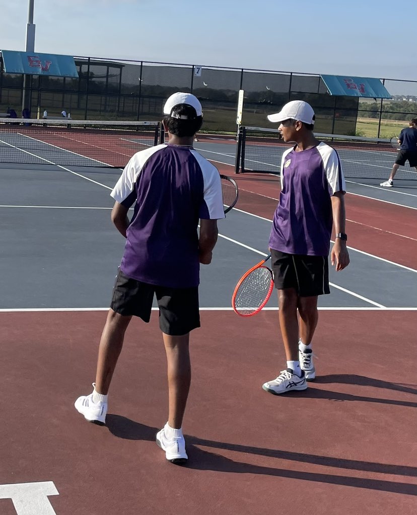 Georgetown Doubler Header Complete. 9-2 Season. 3-1 District. Claws Up 💜🎾