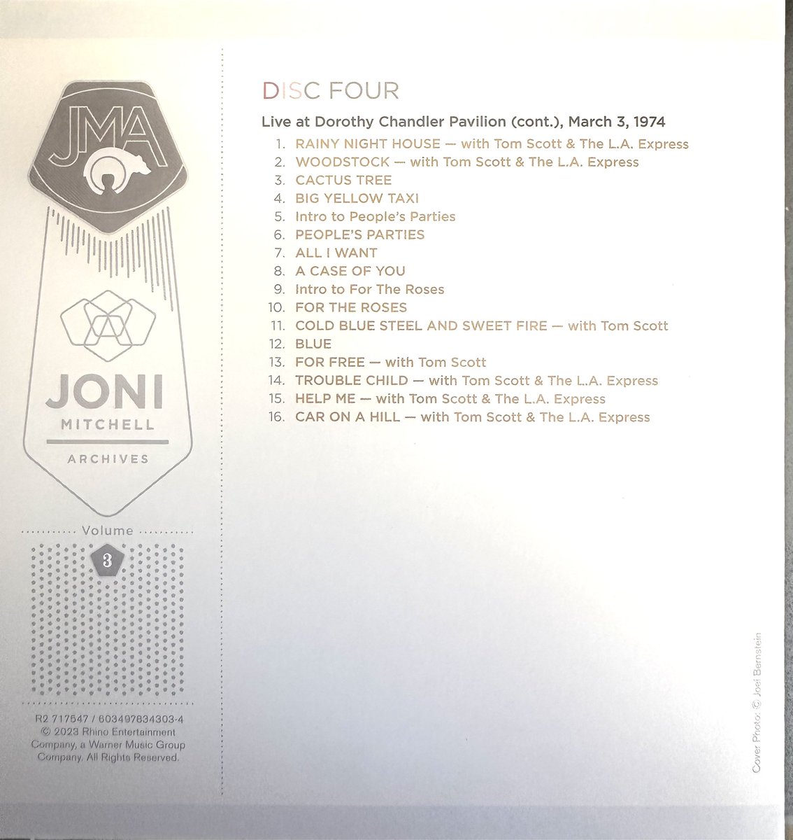 BernardZuel's tweet image. Box dive return. #morningpop #jonimitchell #archivesvolume3 #theasylumyears #discfour #liveatdorothychandlerpavilion