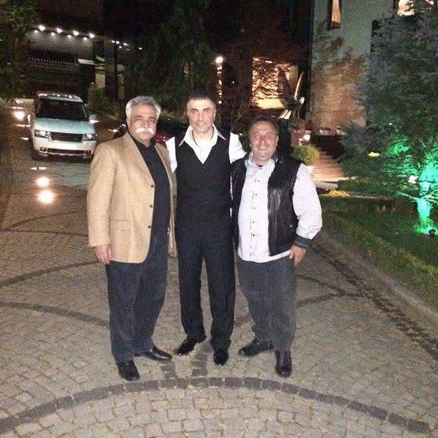 Kerem KOCAOĞLU (@kocaogluu87) on Twitter photo Bugün adları yan yana anıldığında,
Her biri bir başka dağ gibi yükselir.
Ozan’ın kalemi,
Reis’in cesareti,
Türüt’ün türküsü…
Hepsi bir araya gelir,
Bir milletin ruhunu taşır.
<a href="/OzanArif_Sirin/">Ozan Arif Şirin</a> <a href="/sedat_peker/">Sedat Peker</a> @ismailtürüt #SedatPeker #Reissedatpeker Bugün adları yan yana anıldığında,
Her biri bir başka dağ gibi yükselir.
Ozan’ın kalemi,
Reis’in cesareti,
Türüt’ün türküsü…
Hepsi bir araya gelir,
Bir milletin ruhunu taşır.
<a href="/OzanArif_Sirin/">Ozan Arif Şirin</a> <a href="/sedat_peker/">Sedat Peker</a> @ismailtürüt #SedatPeker #Reissedatpeker