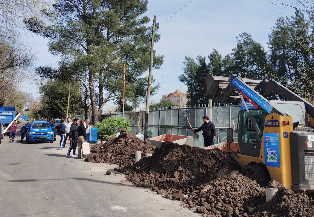 😍❤️ JORNADAS DE LA COMUNIDAD

Los vecinos participaron de una nueva edición de Jornadas de la Comunidad, en las 14 localidades lomenses.

Realizamos trabajos de pintura, limpieza y embellecimiento en espacios comunitarios e instituciones de todos los barrios. 

#ComunidadLomas