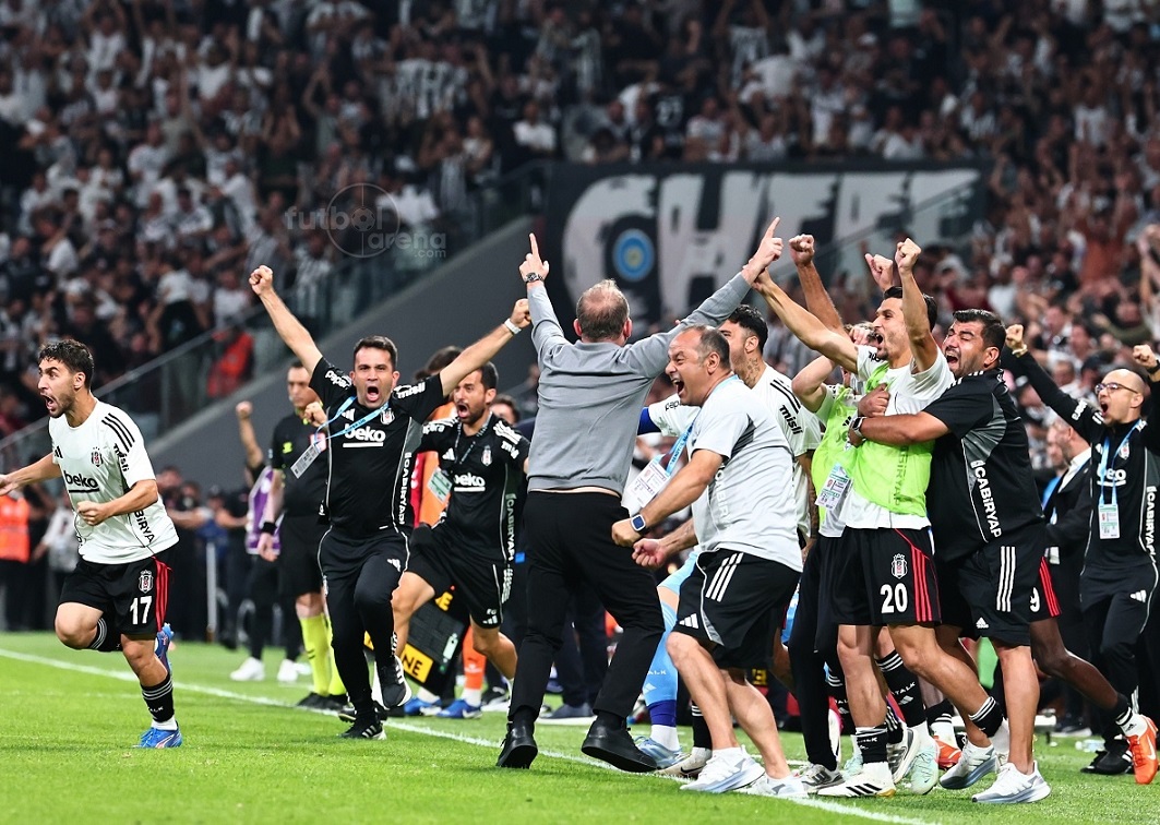 90'da gelen galibiyet golü sonrası Beşiktaş yedek kulübesi.