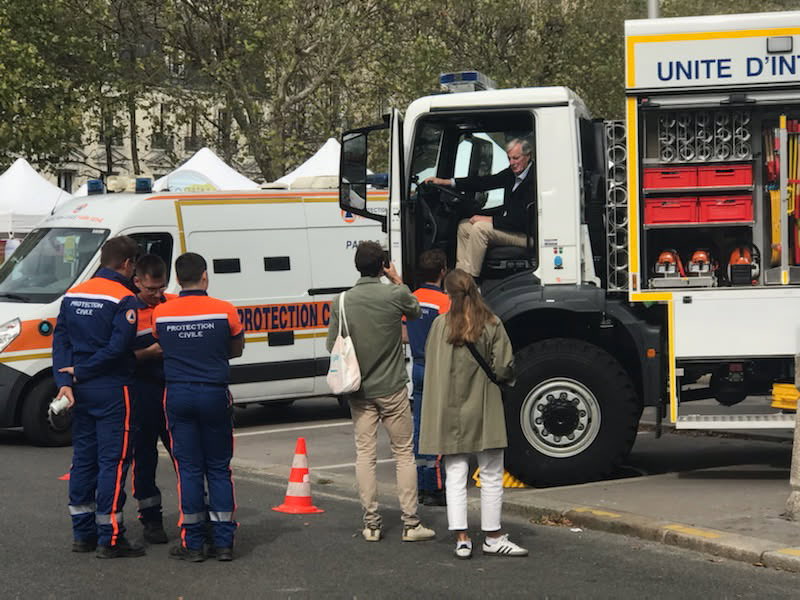 Barnier sur les lieux de l’attaque à la machette Av de Breteuil .Mais lui qui prônait l’entrée de la Turquie dans L’UE et ancien PM de Macron (500000 entrées de migrants par an)ne se sent il pas coresponsable de ce désastre ?
Une seule solution :Voter Hilaire Bouyé..