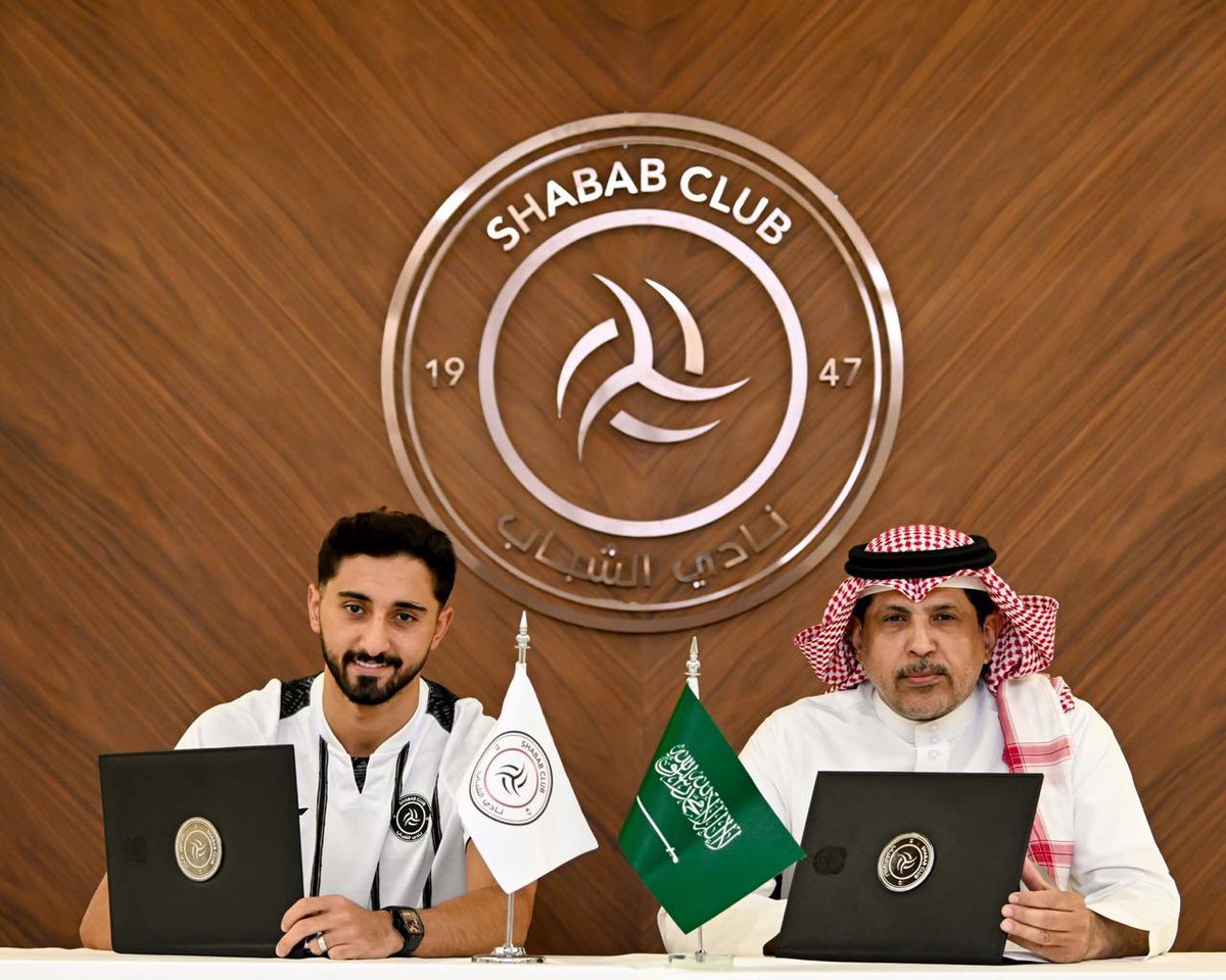 mglxl's tweet image. سعيد جداً بتوقيعي لنادي الشباب السعودي. واتشرف بارتداء شعار هذا الكيان الكبير الذي لطالما كان له مكانة خاصة في كرة القدم  اليوم ابدأ محطة جديدة مع "كبير العاصمة 'نحو تحقيق تطلعات جماهيره الكبيرة بإذن الله 🤍🖤