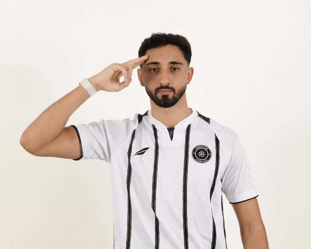 mglxl's tweet image. سعيد جداً بتوقيعي لنادي الشباب السعودي. واتشرف بارتداء شعار هذا الكيان الكبير الذي لطالما كان له مكانة خاصة في كرة القدم  اليوم ابدأ محطة جديدة مع "كبير العاصمة 'نحو تحقيق تطلعات جماهيره الكبيرة بإذن الله 🤍🖤