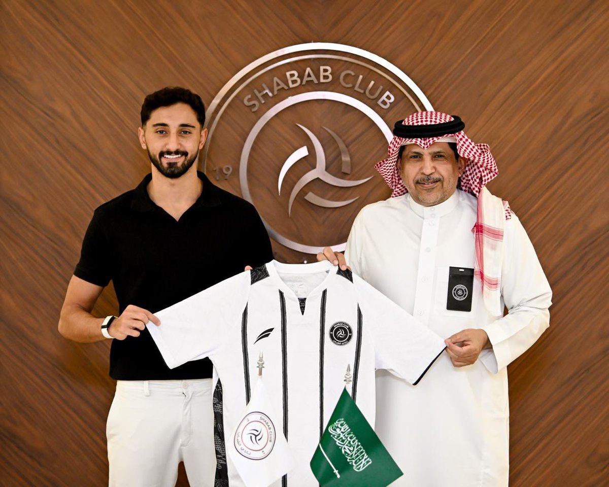 mglxl's tweet image. سعيد جداً بتوقيعي لنادي الشباب السعودي. واتشرف بارتداء شعار هذا الكيان الكبير الذي لطالما كان له مكانة خاصة في كرة القدم  اليوم ابدأ محطة جديدة مع "كبير العاصمة 'نحو تحقيق تطلعات جماهيره الكبيرة بإذن الله 🤍🖤