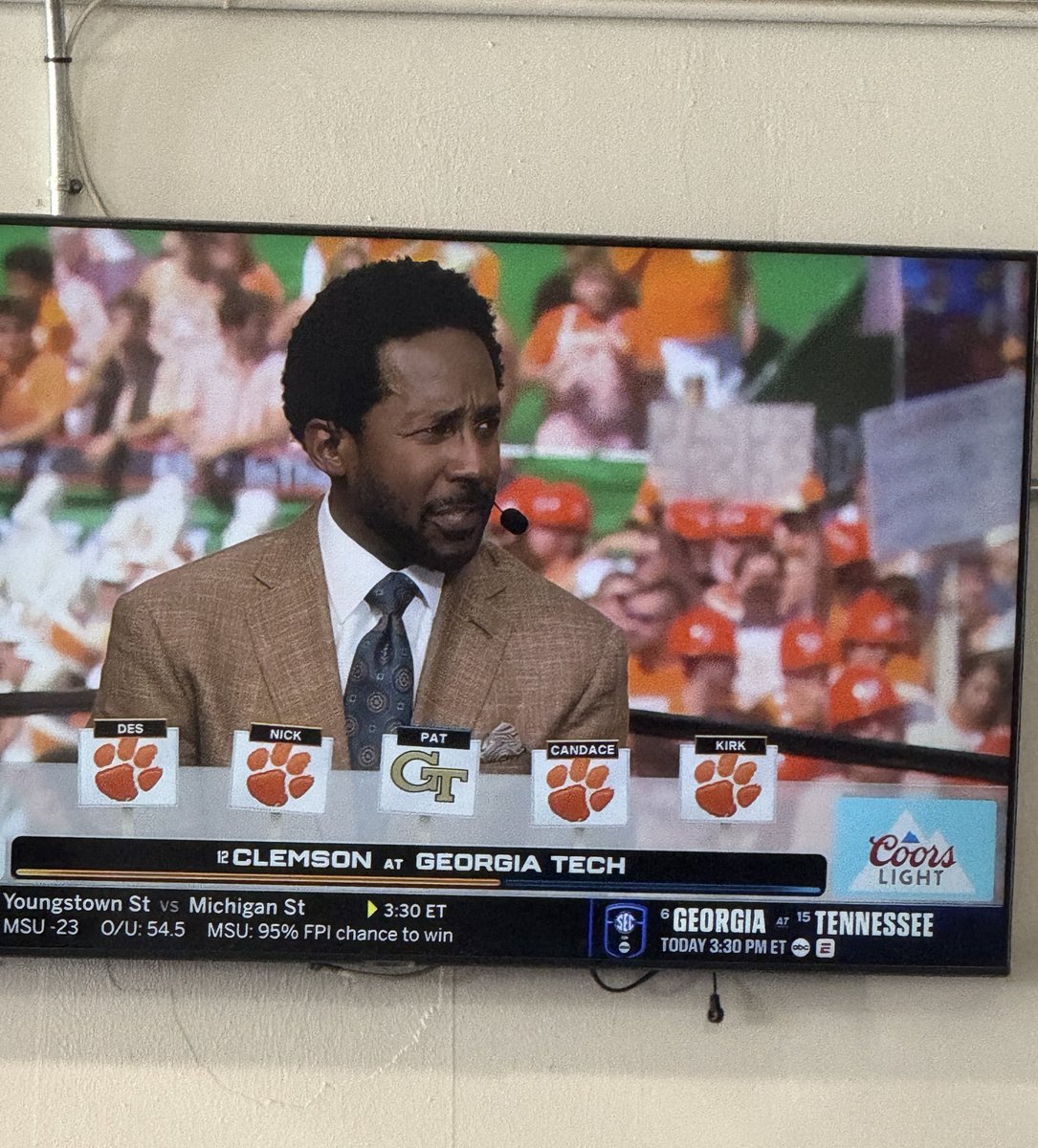 LaMiles Brooks (@realmilesbrooks) on Twitter photo 