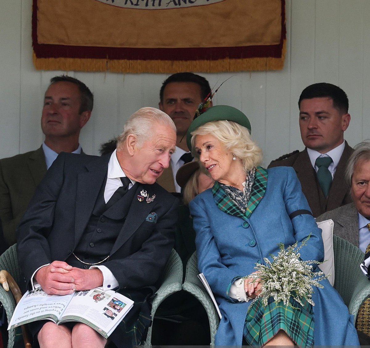 Cathy57600977's tweet image. American tabloids, stop your BS. 

We have eyes. 💓🥰#Thesetwo