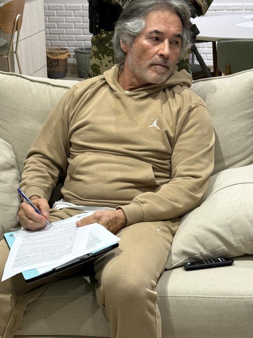 Él no solo fundó un cartel, él es responsable de cada muerte, de cada familia destruida, de cada hijo decapitado, de cada víctima abandonada, de cada emprendedor que perdió su sueño por la extorsion, de cada lágrima derramada, de cada futuro perdido…

Ni 10 vidas le alcanzarían