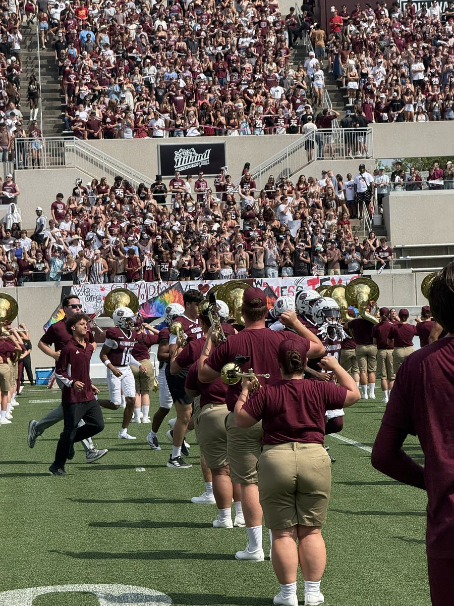 This is AWESOME!!! 3-0 Bears