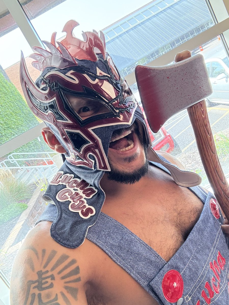 gloat's tweet image. Lucha Guys 🔪🎃 #Crypticon #Minnesota