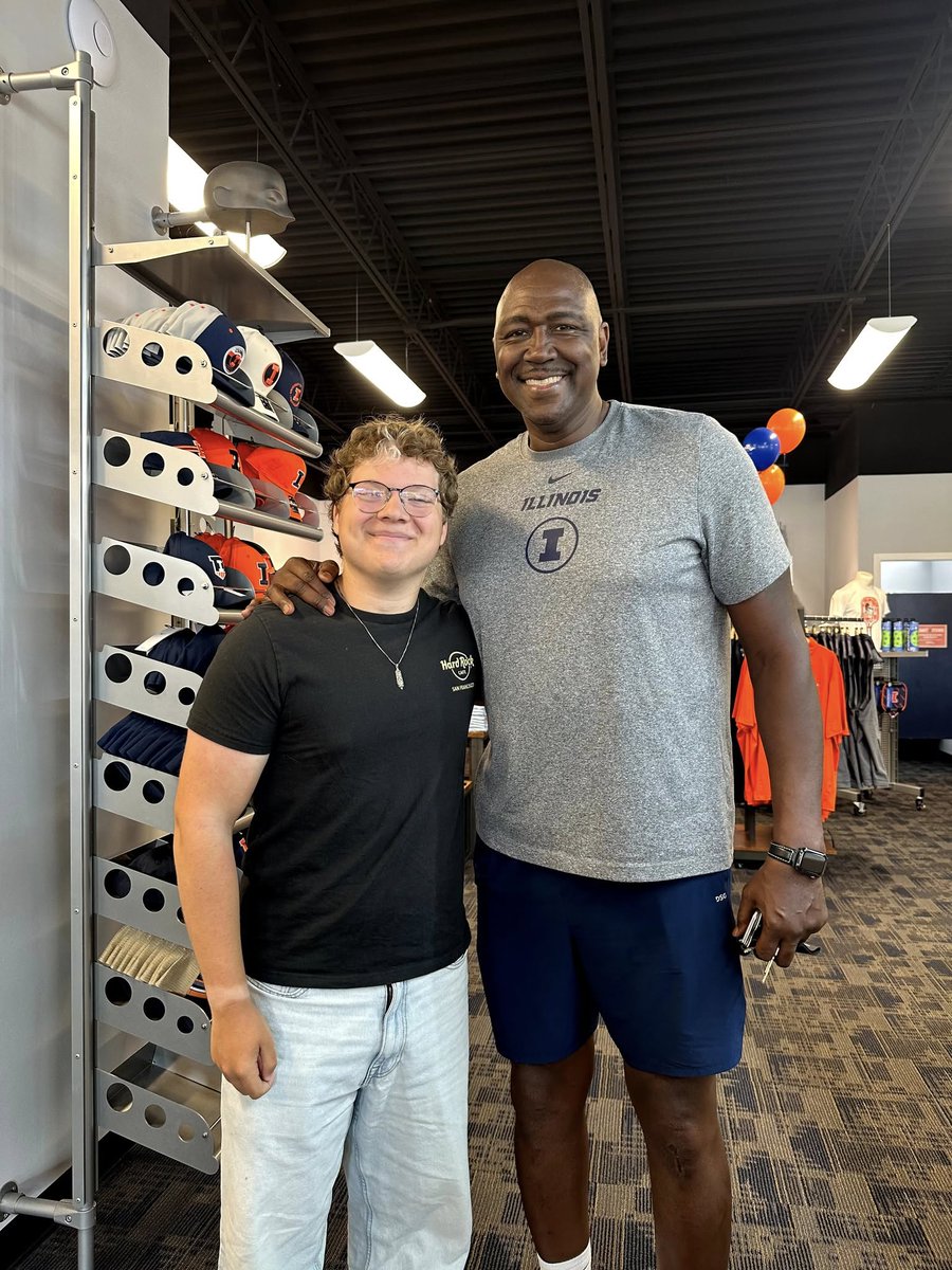 Strackman_APUSH's tweet image. My son Dylan, who is a fellow #Illini, ran into the great @deonthomas25. He recognized Deon due to me always talking about how awesome of a player and a person he was back in my college days. Still my favorite Fighting Illini basketball player.