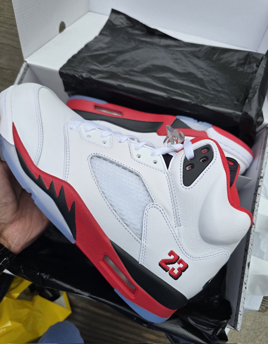 Drizzle19781's tweet image. Fire Red Black Tongue 5's