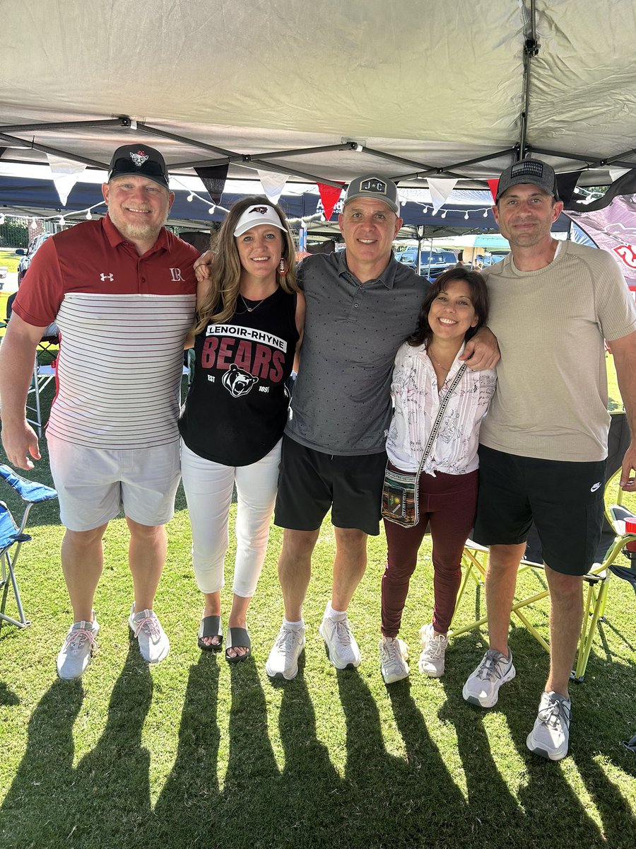 RCOII's tweet photo. Cleveland, TN is well represented today in Hickory, NC! Tailgate and Bear Walk before the LR Bears take on Emory and Henry at 6:00. #BearTime 🧱 🐻 🧱 https://t.co/yxY0QTJCzd