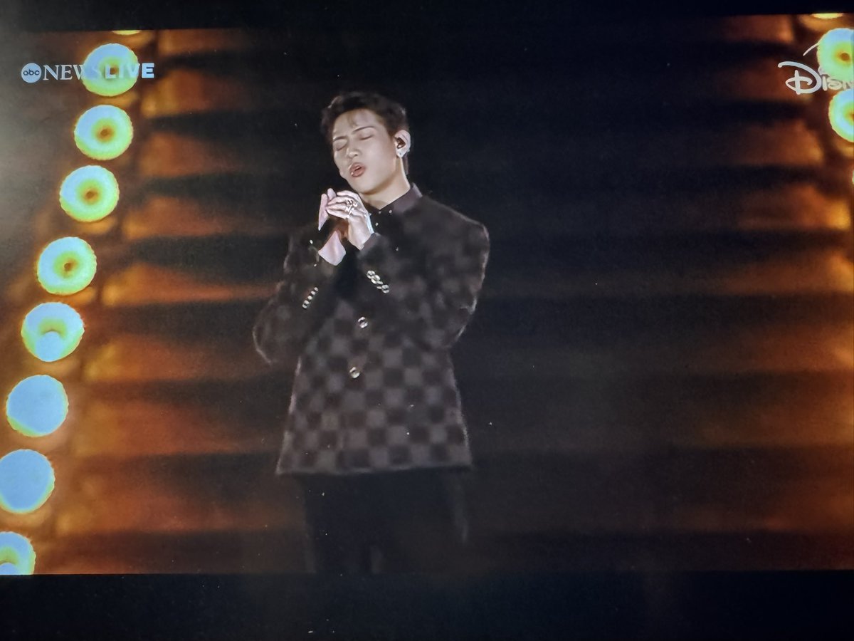 น้องแบมมาแล้ว หล่อมาก เพลงเพรสะมาก ขนลุก 🥹

#GraceForTheWorldxBamBam