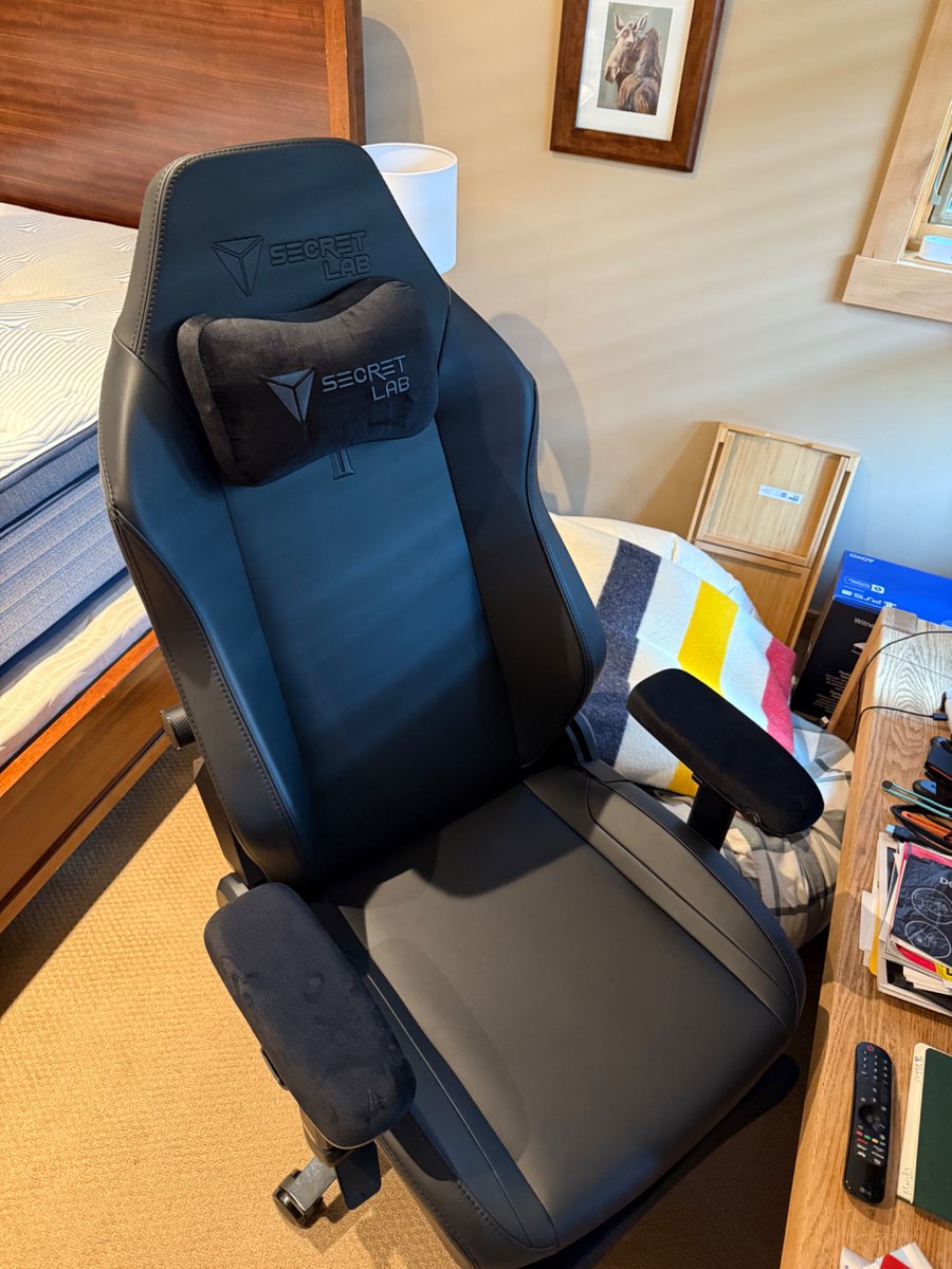 TheRealBNeth's tweet image. New Chair!