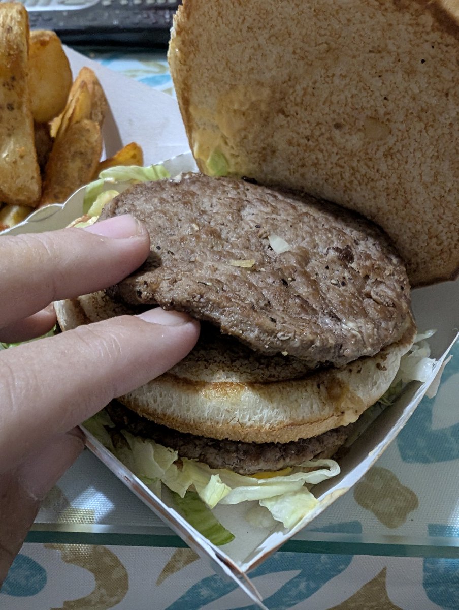Ɖ₳⩔ƗƉ (@daevisd) on Twitter photo La mierda del #BigMac de <a href="/mcdonalsesp/">McDonald's España</a> esto es comer papel de lo fina que es la carne,no jodas 😤 La mierda del #BigMac de <a href="/mcdonalsesp/">McDonald's España</a> esto es comer papel de lo fina que es la carne,no jodas 😤