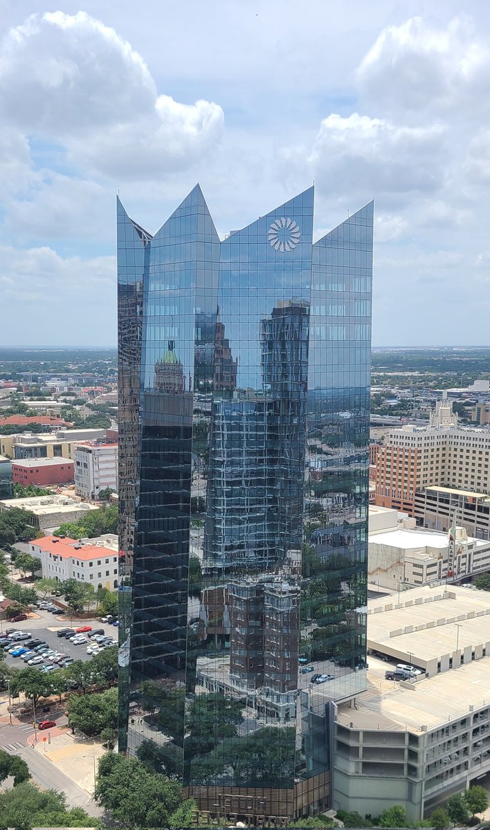 stnbkr's tweet photo. Frost Bank Building #satx https://t.co/FisSVSDWo8