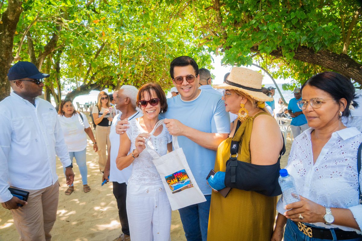 Ministerio de Turismo RD (@turismord) on Twitter photo ¡Playa de Mino renacerá con su sabor y encanto natural! ✨🏝️
Hoy sábado, nuestro ministro <a href="/DavidColladoM/">David Collado</a> en compañía de la comunidad de Río San Juan, dejó iniciados los trabajos de reconstrucción de Plaza de Vendedores, con un monto superior a RD$33 MM en su primera etapa. ¡Playa de Mino renacerá con su sabor y encanto natural! ✨🏝️
Hoy sábado, nuestro ministro <a href="/DavidColladoM/">David Collado</a> en compañía de la comunidad de Río San Juan, dejó iniciados los trabajos de reconstrucción de Plaza de Vendedores, con un monto superior a RD$33 MM en su primera etapa.
