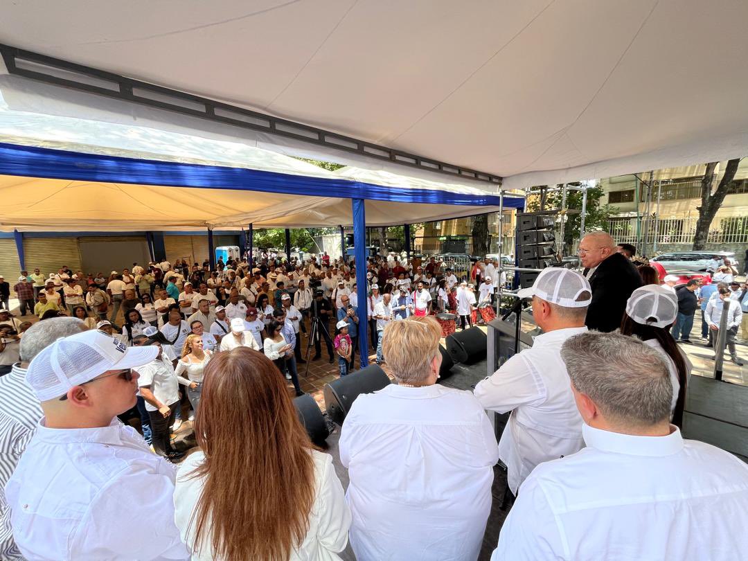 En los 84 años de #AcciónDemocrática, celebramos con alegría la historia del partido del pueblo y el legado de nuestro fundadores. Entonando el himno de AD, reafirmamos con fuerza nuestro compromiso inquebrantable con la soberanía de Venezuela. ¡Adelante a luchar milicianos!