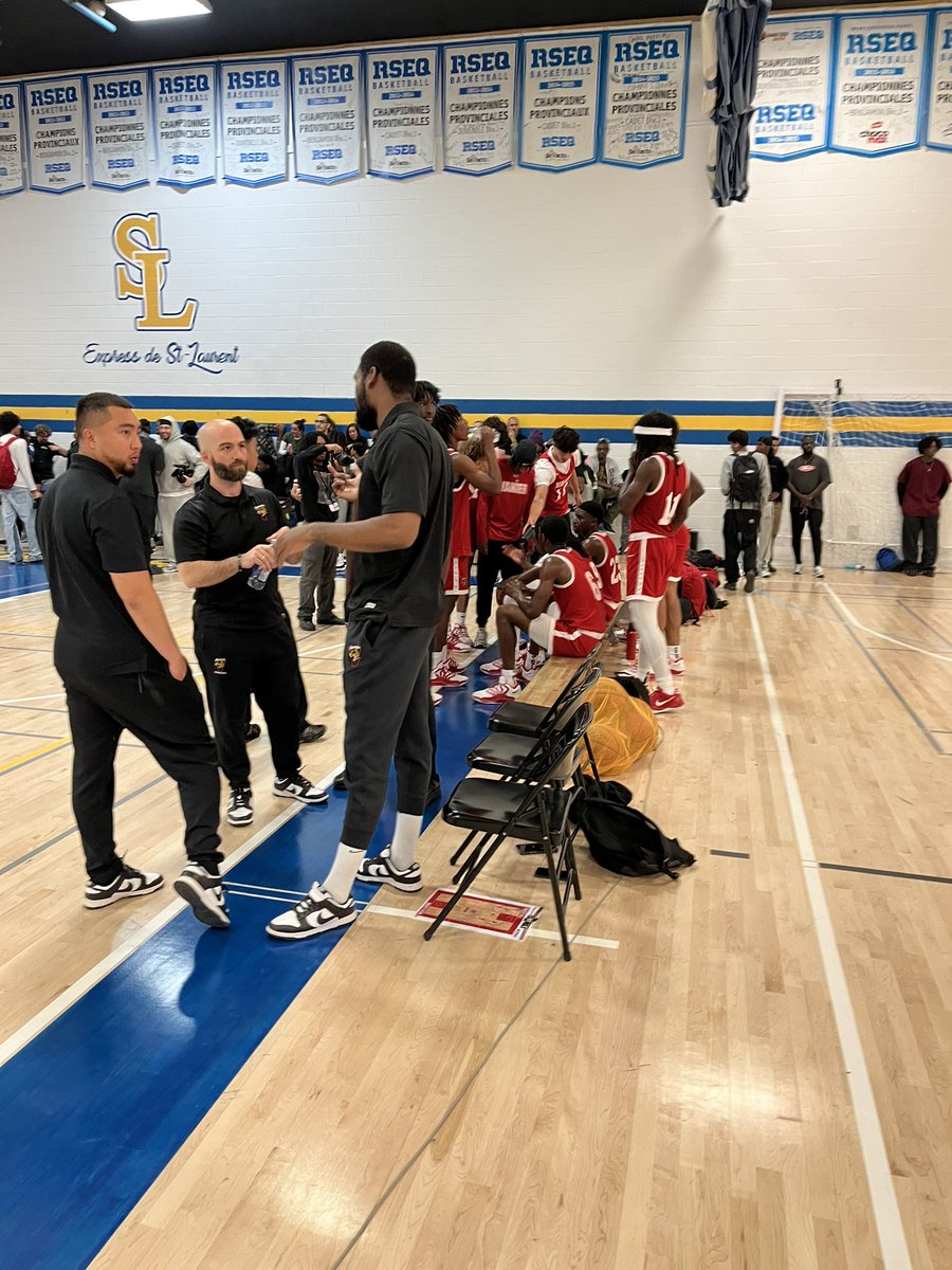 At the Brookwood Elite showcase, and Vanier leads Fort Erie 34-15 at the half. It’s been a strong defensive battle so far, with both teams applying pressure on opposing guards. 2026 6’1 PG Johny leads the way with 10 points.