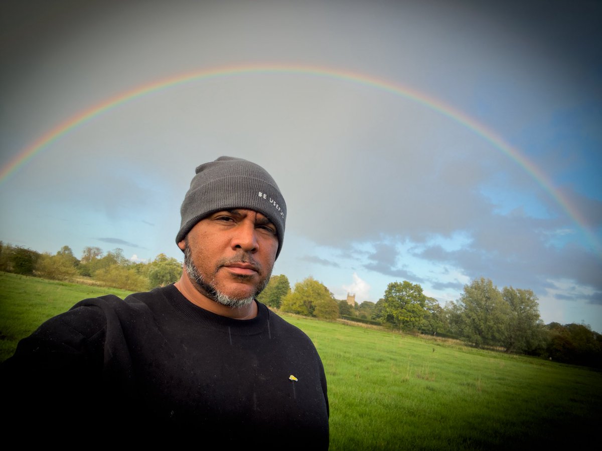 BensonDotCoach's tweet image. Me and the dog went for a walk in the rain. We were rewarded with something to smile about. A memorable recalibration station 💭💛

#rainbow #recalibration #dogwalk