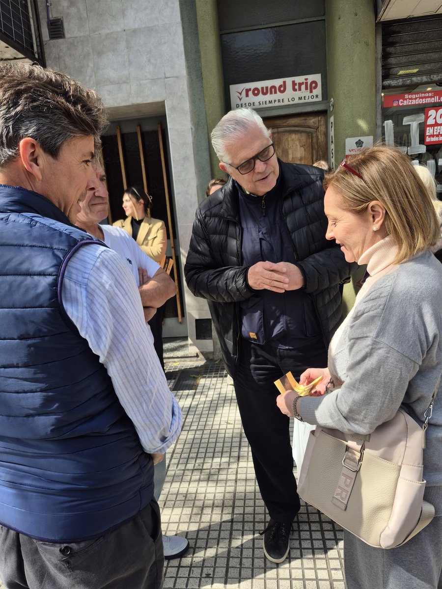 Gabriel Alfie (@gabrielalfie15) on Twitter photo El bulldog es el único candidato a Diputado Nacional que recorre los barrios de la Ciudad y conversa con los vecinos y comerciantes.
Una persona respetada por todos.
<a href="/rlopezmurphy/">Ricardo López Murphy</a> El bulldog es el único candidato a Diputado Nacional que recorre los barrios de la Ciudad y conversa con los vecinos y comerciantes.
Una persona respetada por todos.
<a href="/rlopezmurphy/">Ricardo López Murphy</a>