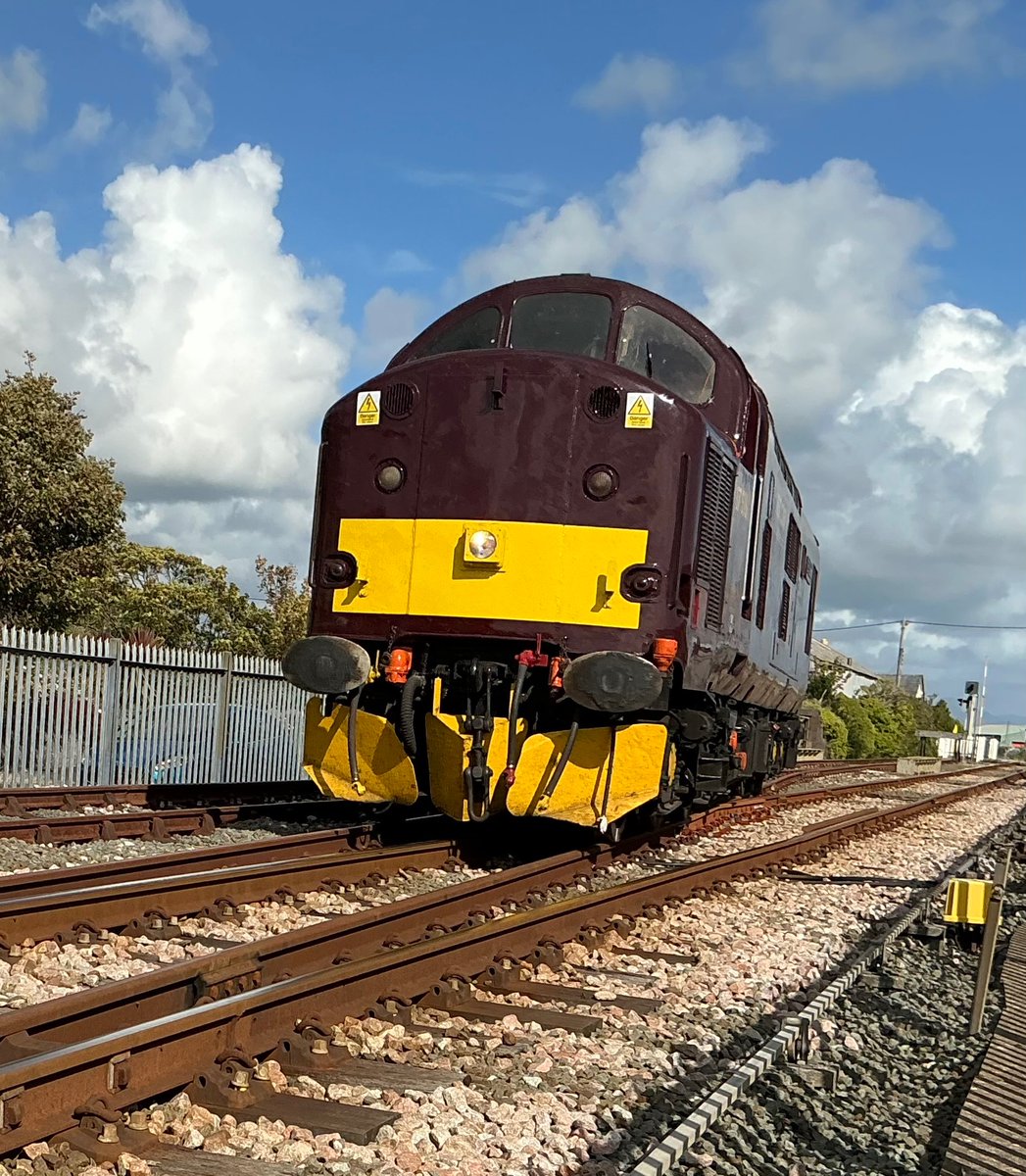 Robin Morel 🦺 (@13milepost) on Twitter photo 🚜5️⃣1️⃣6️⃣ from Fridays Jolly, an #EnglishElectric 🇬🇧 product from 1962 #TractorSquadron <a href="/PathfinderTours/">Pathfinder Railtours</a> ‘The Cambrian Coast Express’ 🚜5️⃣1️⃣6️⃣ from Fridays Jolly, an #EnglishElectric 🇬🇧 product from 1962 #TractorSquadron <a href="/PathfinderTours/">Pathfinder Railtours</a> ‘The Cambrian Coast Express’