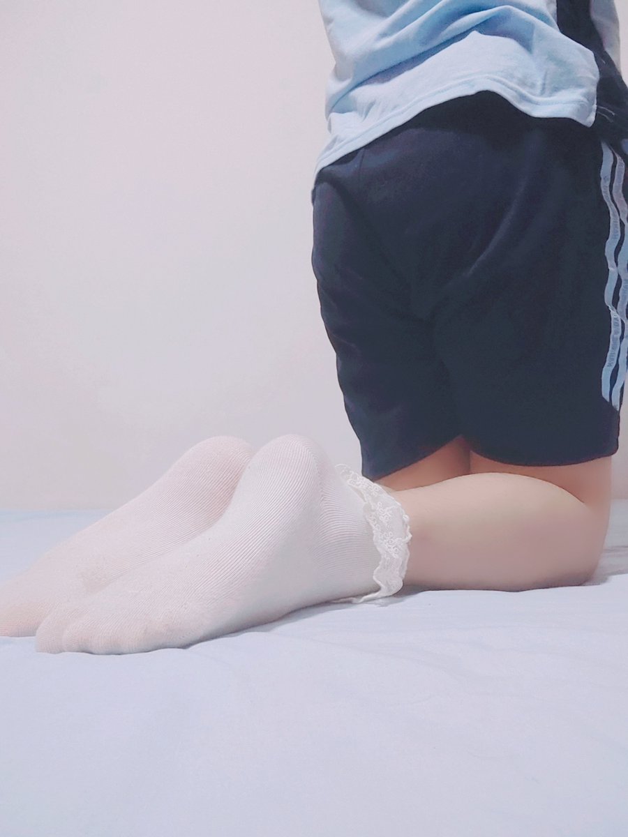 Sliver_yun's tweet photo. 花边白袜 https://t.co/fMcEmftSOa