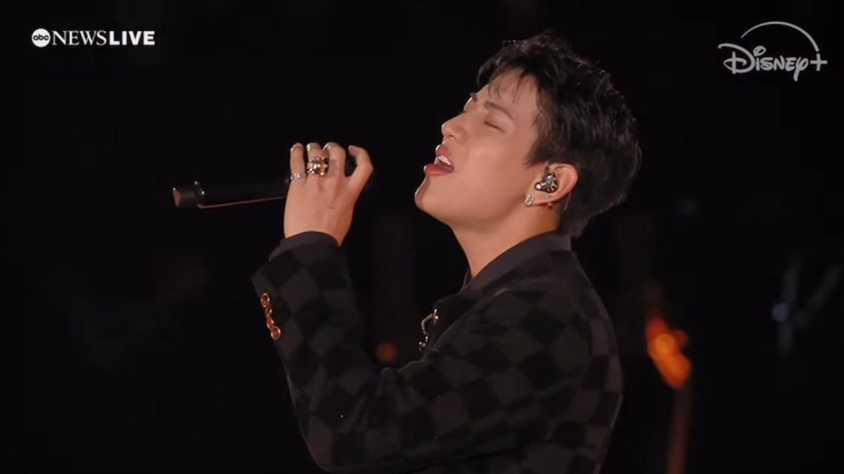 รู้เลยว่าน้องคงตื่นเต้นมากๆๆแน่ๆ เห็นเอามือกุมอก🥹 แสดงจบแล้วน้องแบมเก่งมากๆๆๆๆๆเลยครับ งานอลังการมากกกก เข้าใจเลยว่าทำไมน้องถึงต้องมา ดีใจแทนมากๆๆเลย ฟคอย่างเรามีความสุขมากๆเลยครับ /ขอบคุณมากๆน้าา 🫶🏻

#GraceForTheWorldxBamBam
<a href="/BamBam1A/">BamBam🇹🇭</a> #BamBam #뱀뱀