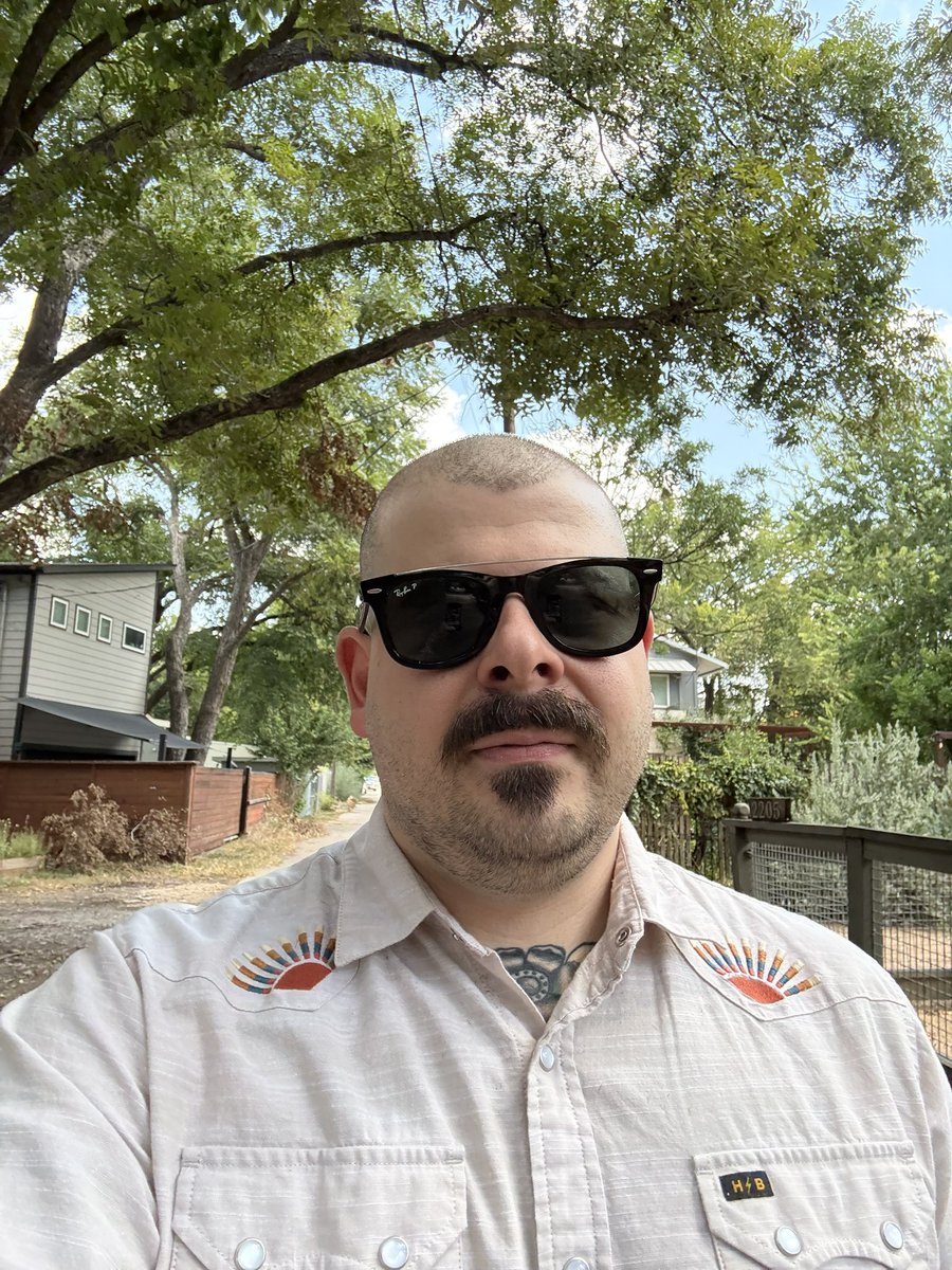 thicktexasbeef's tweet photo. Also I got my haircut today 😇 https://t.co/TxxalFKVYx