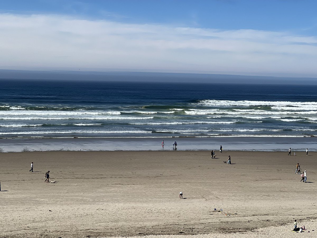 llcomiskey's tweet image. Cannon Beach, Oregon at Haystack Rock is lovely today. #CannonBeach #OregonCoast #HaystackRock