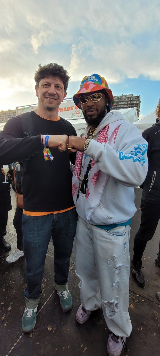 Hoy estuve conversando con Cris Small lider sindical que creó el primer sindicato en Amazon.
"Ustedes vaya al espacio que nosotoso creamos sindicatos en la tierra." 
Unidad de los Trabajadores ✊🏼