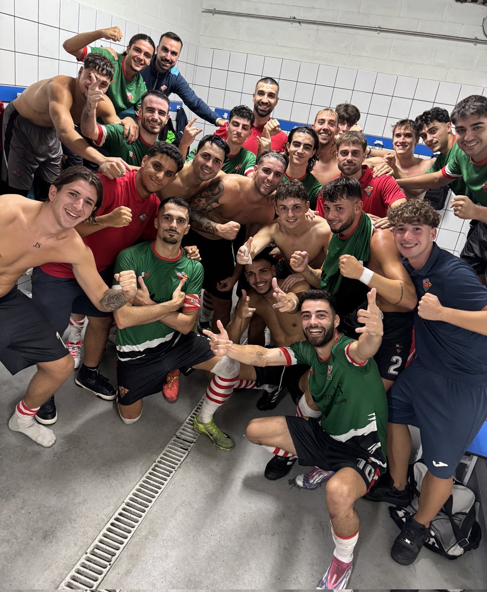 ¡FINAAAAAAAL! 🏆

¡¡¡Estamos en la cuarta ronda de Copa Catalunya!!! 💥

@cellavaneres 3(1)-3 (4) <a href="/ULlefia/">Unificación Llefià CF ♥️🤍</a>
⚽ Iker (2) y Pol

¡El lunes 29 conoceremos si disputamos la eliminatoria o quedamos exentos!

¡Vamos, Llefi! 💪🏼

#SienteLaLlefi 🔴⚪ #CopaCat #Llefia #Badalona