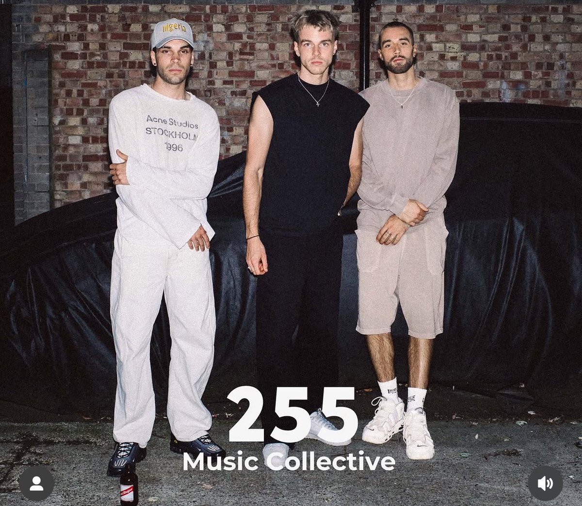 AlbumTalksHQ's tweet photo. 🚨German-based Production trio, 255 will release their new album “TRINITY” on November 7 📀

The feature line-up is INSANE

VICTONY
BELLA SHMURDA
OXLADE
MINZ
QING MADI
ZINOLEESKY
MIDAS THE JAGABAN
NAIRA MARLEY
BABYBOY AV
NSG
BOYBREED
PSYCHOYP
VUSIC
MOONCHILD SANELLY
MIK

WOW 🤯