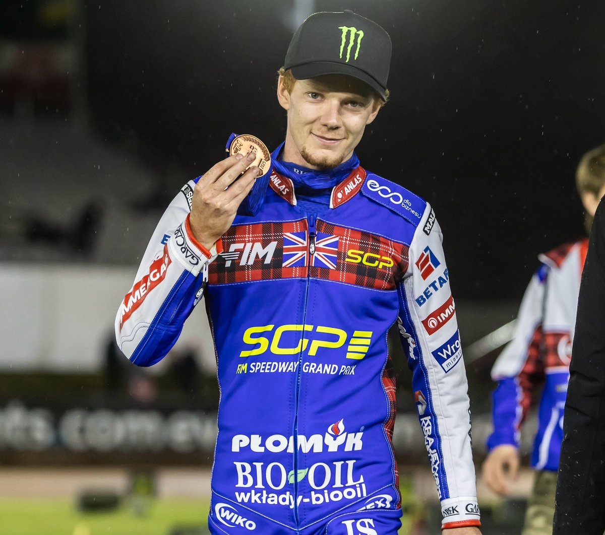 TheAces's tweet photo. 𝗠𝗮𝗿𝘃𝗲𝗹𝗹𝗼𝘂𝘀 𝗺𝗲𝗱𝗮𝗹𝗶𝘀𝘁𝘀! 🥈🥉 

What a sensational Grand Prix season for our top two Brady Kurtz and Dan Bewley finishing with silver and bronze in Vojens. 
Everyone at Belle Vue is super proud of your achievements. ����

📸 @taylanningpix 

#Manchester♣️ https://t.co/G2Mb9OdFYm