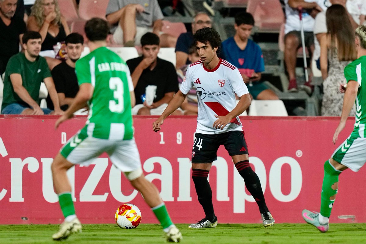 CanteraSFC's tweet photo. 70' | Robert Jalade e Ibra Sow saltan al terreno de juego sustituyendo a Espiñeira y Álex Costa.

#SevillaAtlético 1-0 Betis Deportivo

#VamosSAT ⚪️🔴⚪️ https://t.co/vbWKCG6QWp