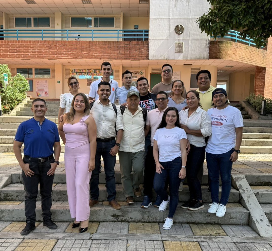 lcolmenaresr's tweet photo. #LaOpinionDeColmenares                  
Con este grupo de colegas compartimos dos fines de semana apasionantes conversando respecto al régimen normativo de la revisoría fiscal en un curso de la especialización en revisoría fiscal y auditoría integral @UCooperativaCol. 
Tienen la responsabilidad de renovar el ejercicio de la profesión contable. Muchas gracias por la amabilidad y un abrazo. ÉXITOS!