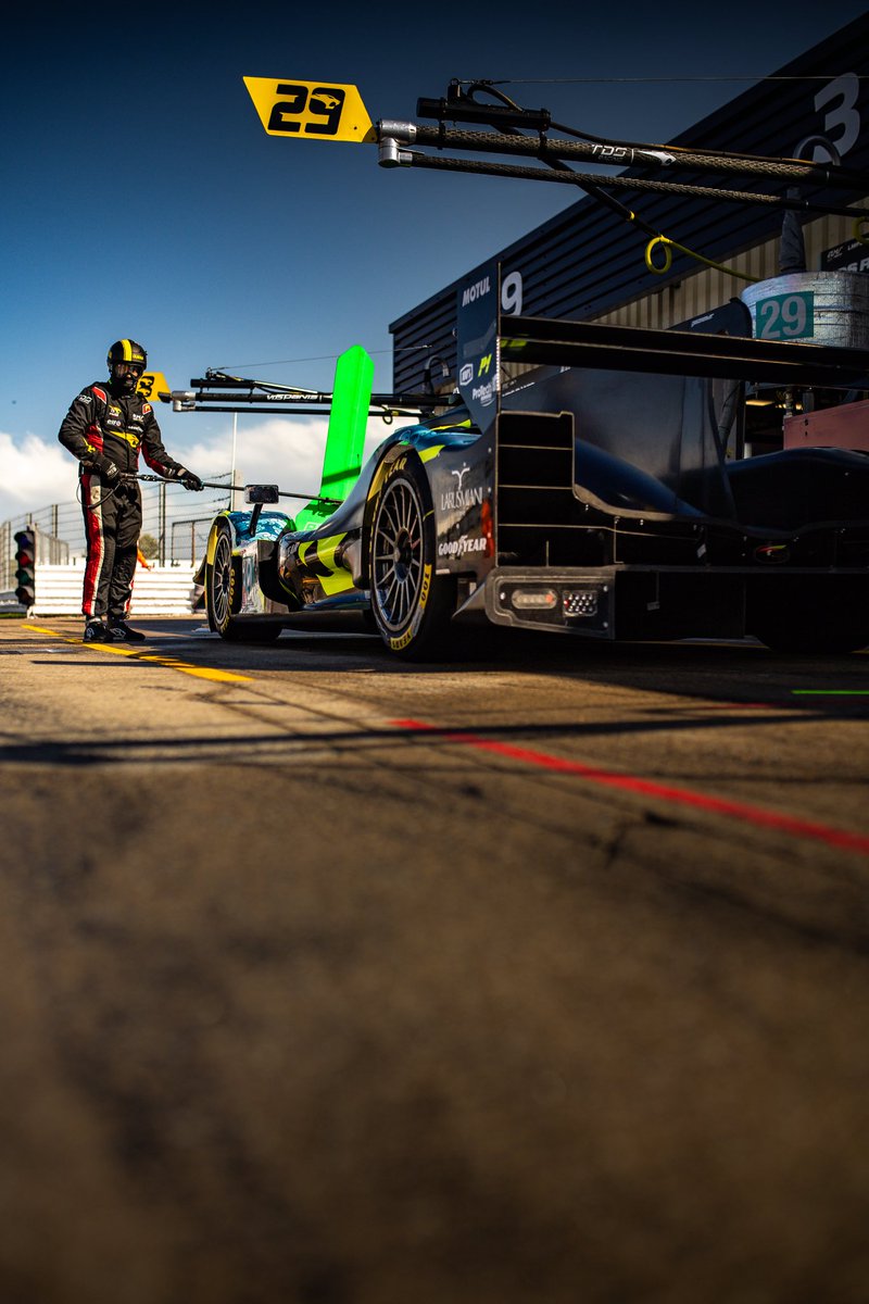For his very first LMP2 qualifying session, Esteban Masson (#48) clinches pole position in LMP2, while Rodrigo Sales (#29) secures 3rd place in LMP2 Pro/Am